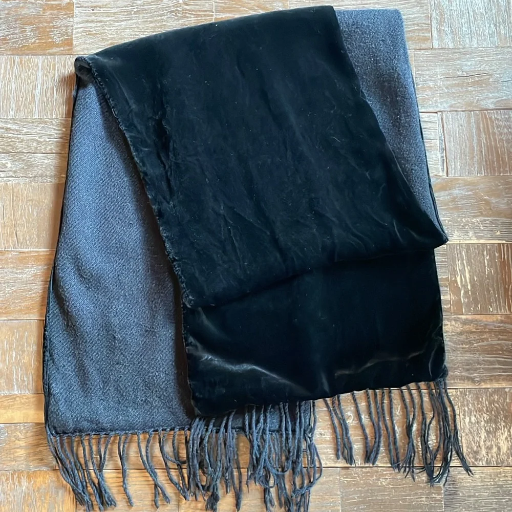 Kenneth Cole New York Silk and Cashmere Velvet Fringe Scarf🖤 - Picture 2 of 9